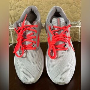 Women’s Size 11 - Brooks Range Oyster Gray